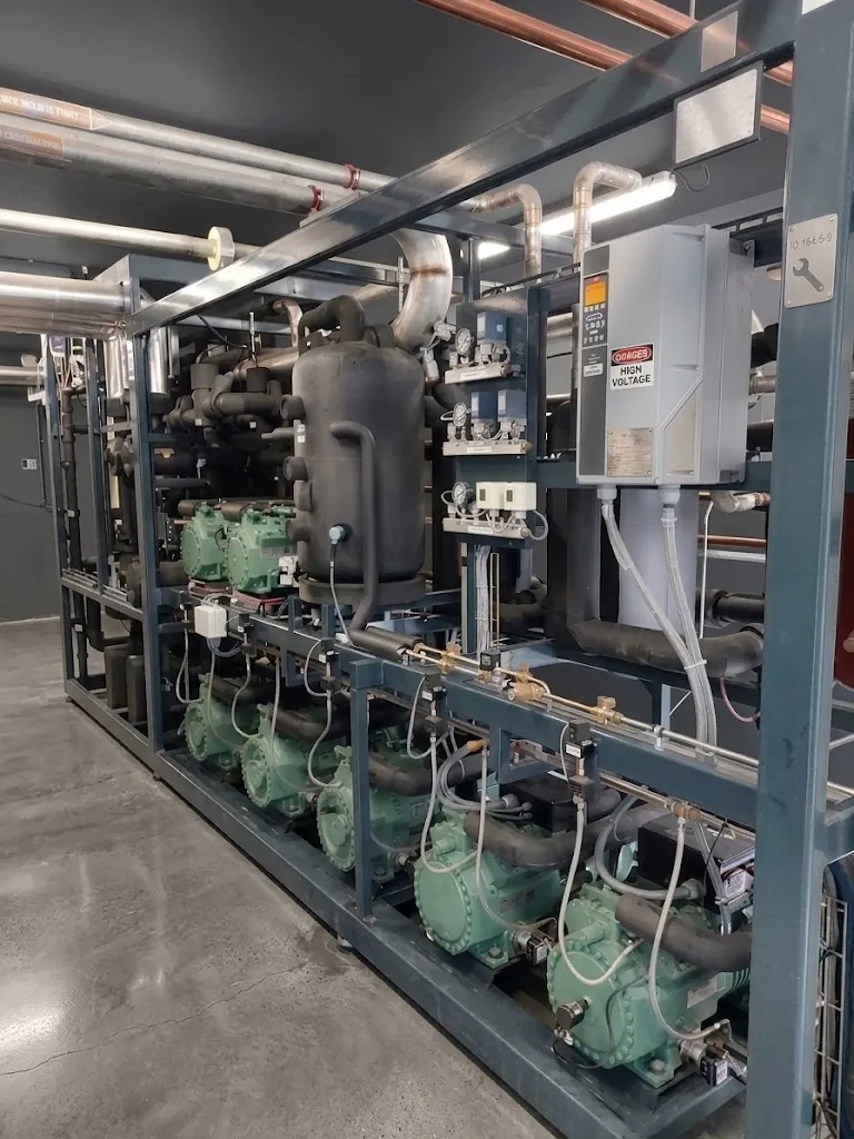 Centrale frigorifique à compresseurs multiples dans un local technique